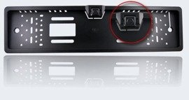 Kamera cofania w ramce tablicy rejestracyjnej